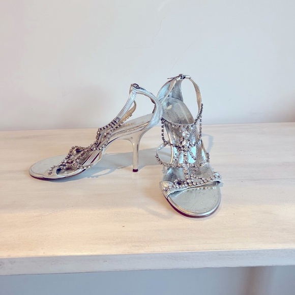 Valerie Stevens Silver Leather With Rhinestones - Picture 2 of 4